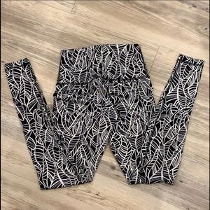 Lululemon Wunder Under leggings . 28
